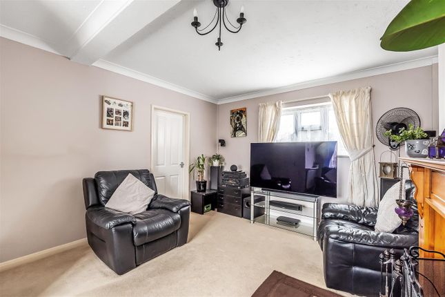 23, Pollards Oak Road, Oxted photo 4