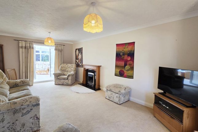3, Chestnut Close, Lutton Spalding photo 4