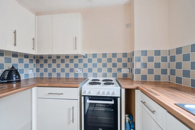 3, Badgers Croft, Mortimer Common photo 4