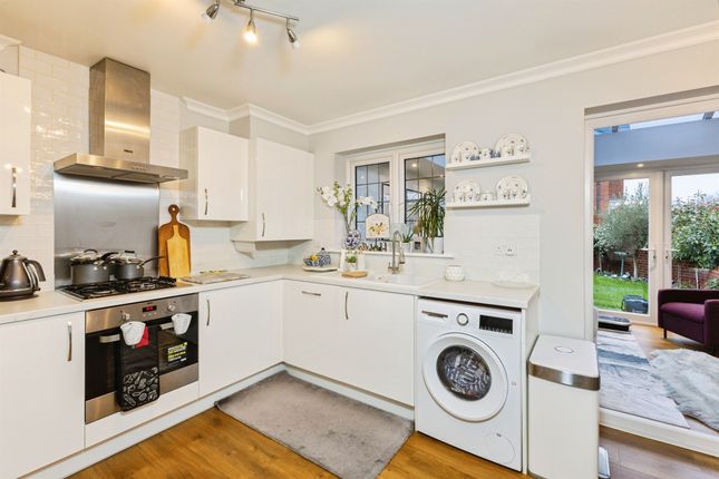 25, Bland Way, Reading photo 3