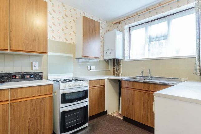 32 Kingsbridge Road, Harold Hill photo 5