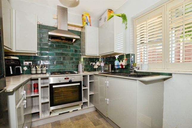 Flat A, 1a, Cobb Green, WATFORD photo 2