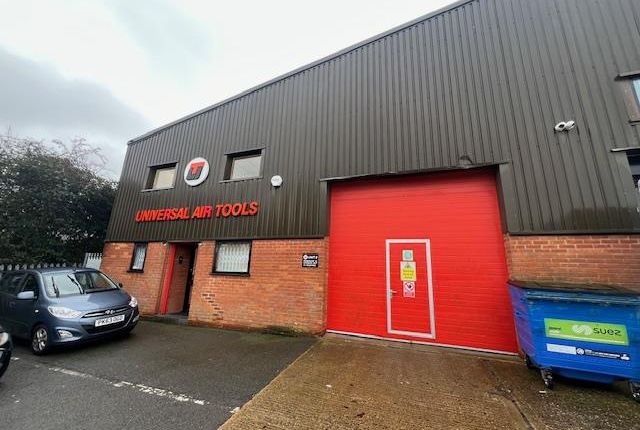 Light industrial to let in Lane End Industrial Park, Lane End, High Wycombe, Bucks