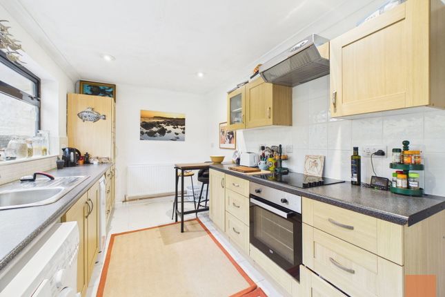 1 East Lynne Cottages, East Hill, Truro photo 4