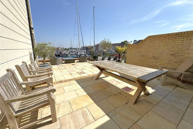 64, Hamilton Quay, Eastbourne photo 2