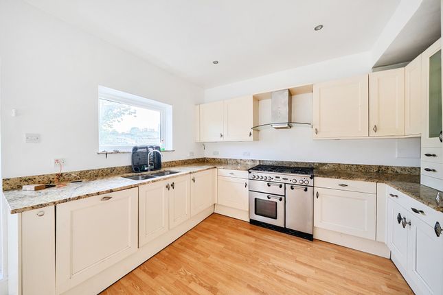 28, Midhurst Road, London photo 4