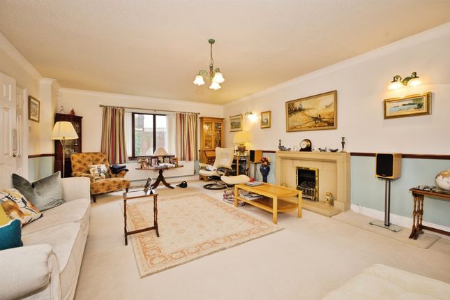 6, Redgate Park, Crewkerne photo 2