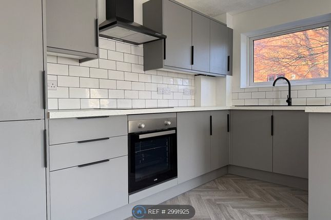 Flat, Welham Court Dixons Hill Road, North Mymms, Hatfield photo 4