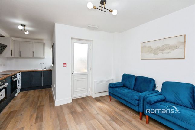 Room 4, 150, Queens Road, Hampshire photo 4