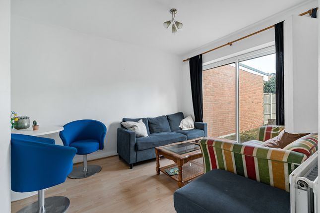 23, The Crescent, Surrey photo 2