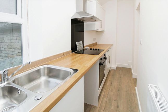 4, Buttershaw Lane, Bradford photo 4