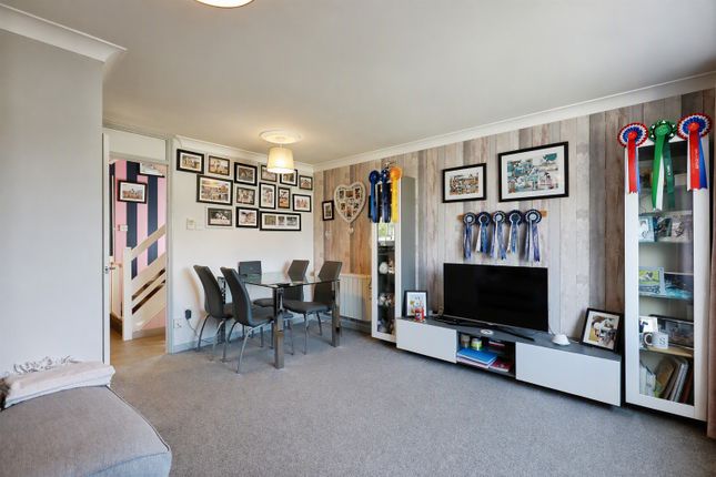 27, Hampden Court, Southam photo 3