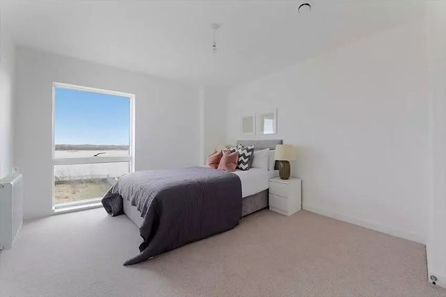 Bawley Court, 1 Magellan Boulevard, London photo 3