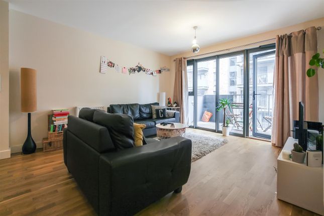 Flat 4, Hythe House, 1 Green Lanes Walk, London photo 2