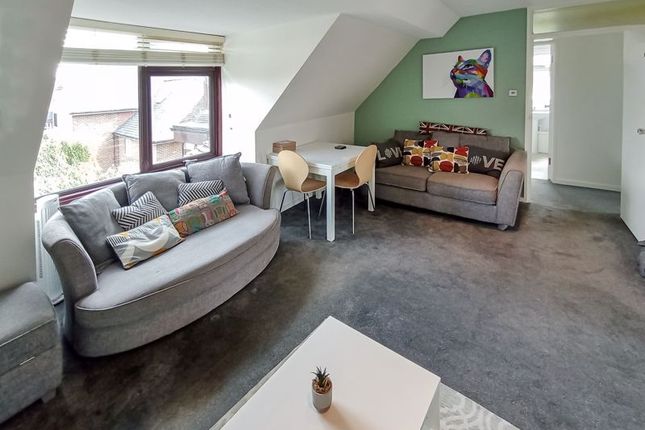 24 Laurance Court, Dean Street, Marlow photo 2