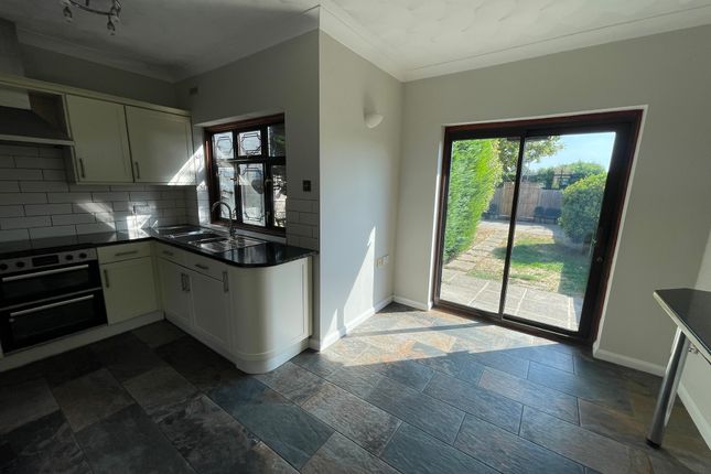 53, Inverness Drive, Hainault photo 4