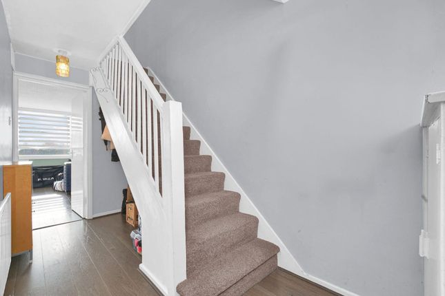 59 Oxford Gardens, London photo 2