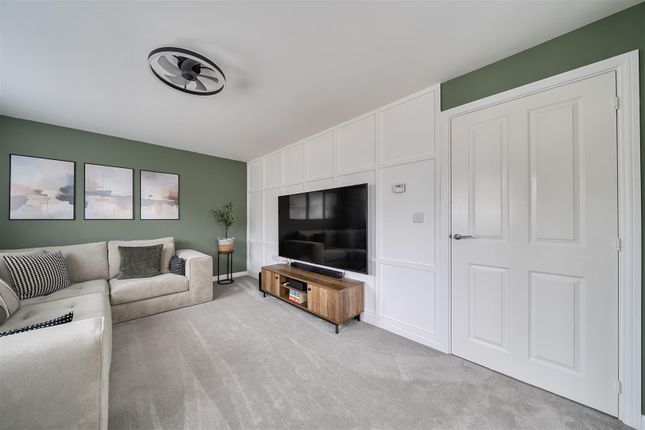 16, Windmill Crescent, Ashford photo 2