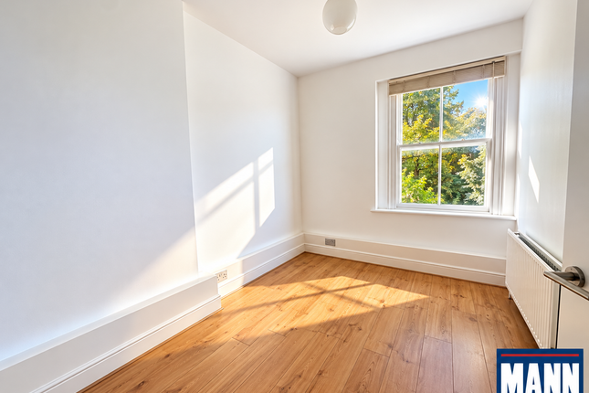 Flat, LONDON photo 3
