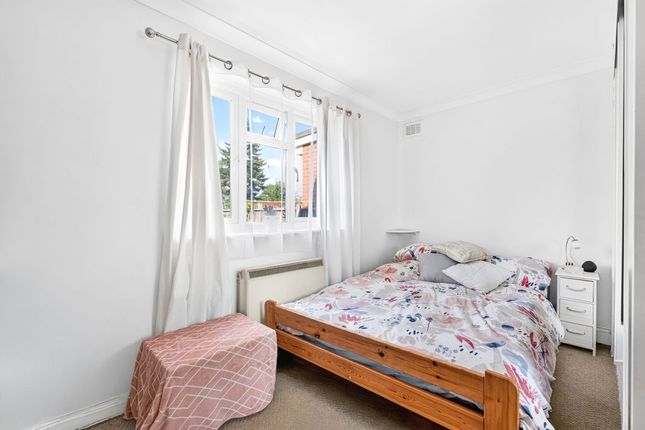14A, Roslyn Close, Mitcham photo 4