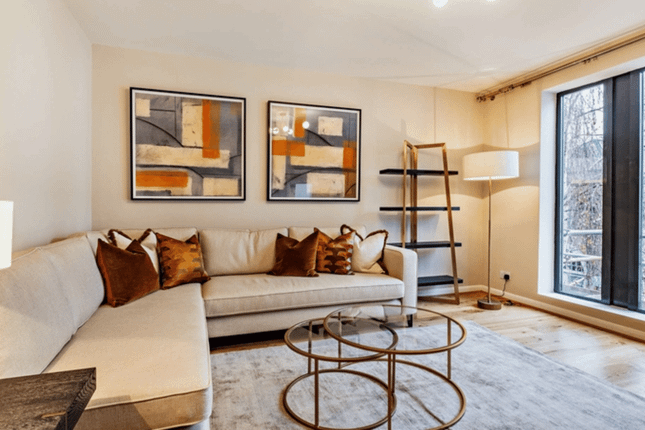 Studio house on Flat 3, 161, Fulham Road, London, £4,333/mo