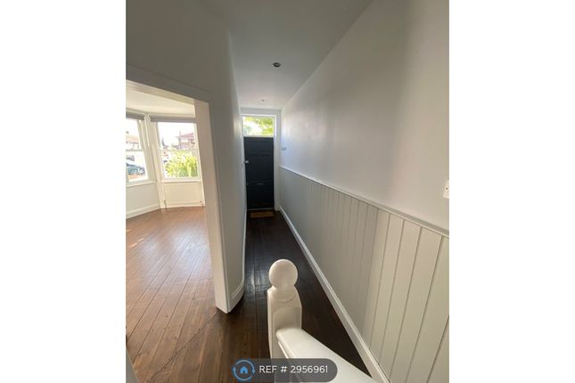 A Gibbon Road, Nunhead, London photo 3