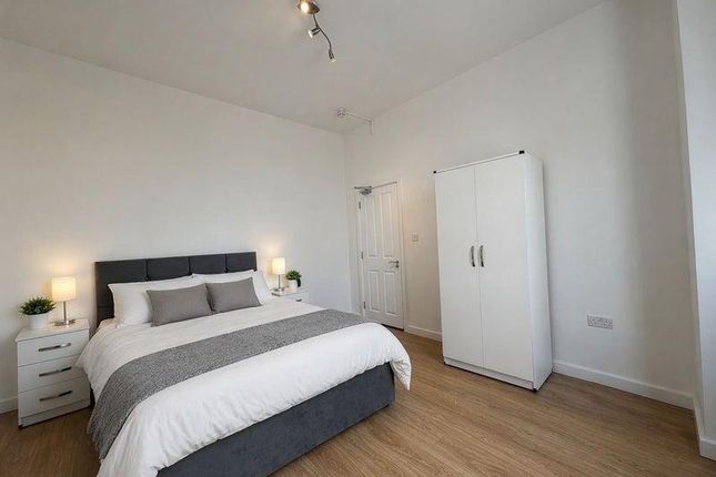 303 MR, Milkwood Road, London photo 2