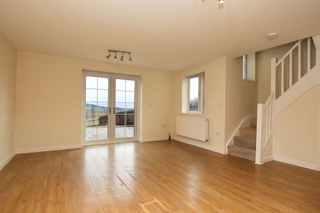 16a, Clos Creyr, Llantwit Fardre photo 2
