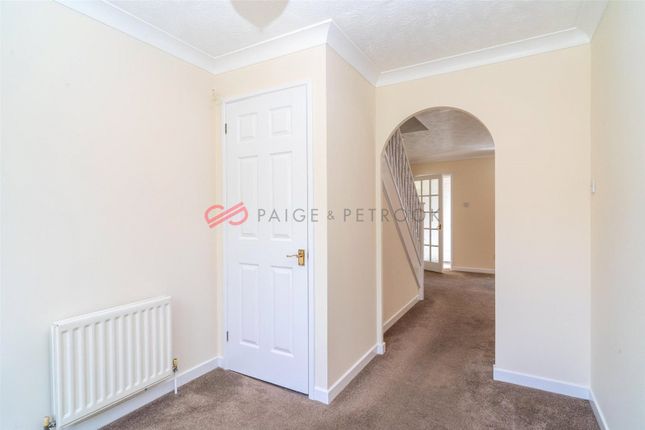 9, Clovelly Close, Pinner photo 4