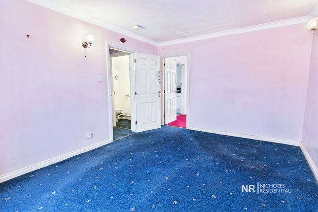 33, Arnold Drive, Chessington photo 4