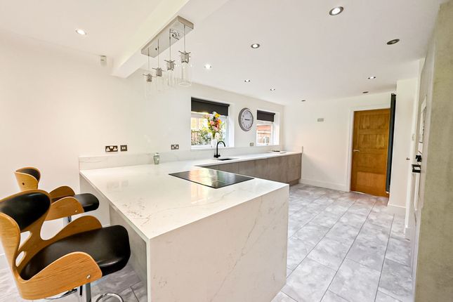 10 Whitstone Close, Liverpool photo 2