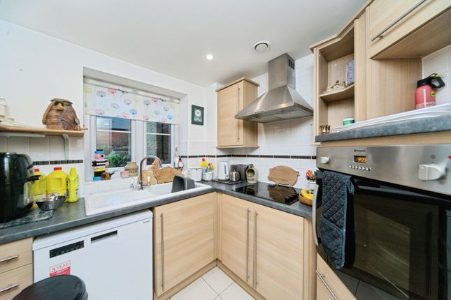 6 Foxmead Court,, Meadowside, Pulborough photo 4