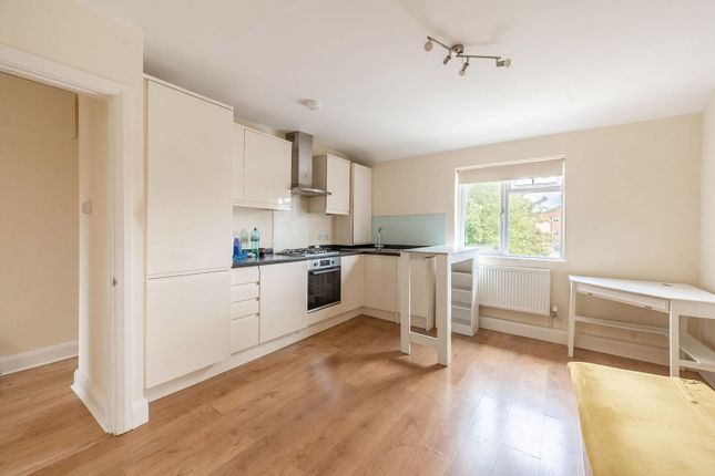 Uxbridge Road, Hatch End, Hatch End photo 4
