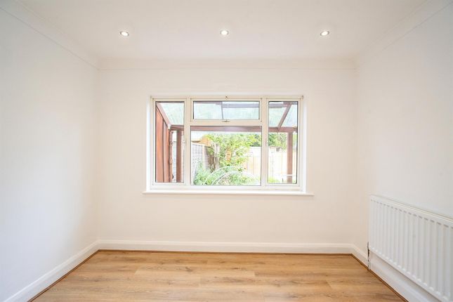 Flat for sale in Courtlands Drive, Watford