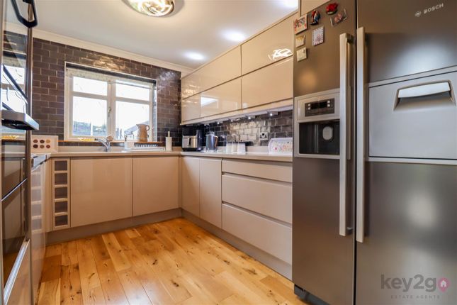 4, Kingswood Grove, Sheffield photo 4