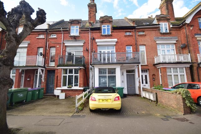 Flat to rent in Douglas Avenue, Hythe