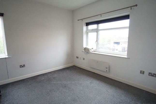 Flat to rent in Apartment, Poplar House, Poplar Avenue, Leeds
