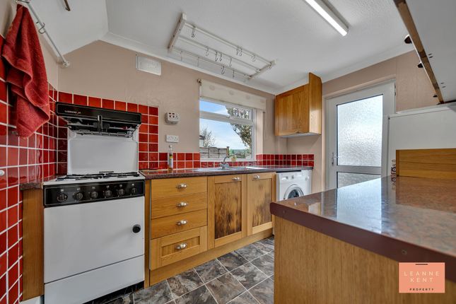 27 St. Teilos Way, Caerphilly photo 3