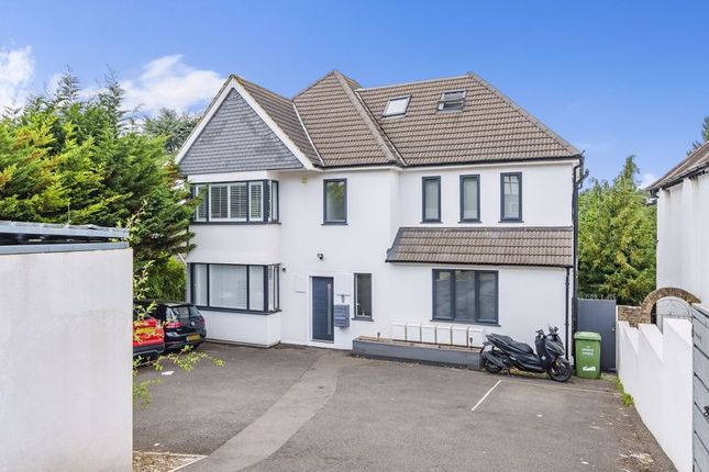 Flat 5, 32, Hartley Down, Purley photo 3