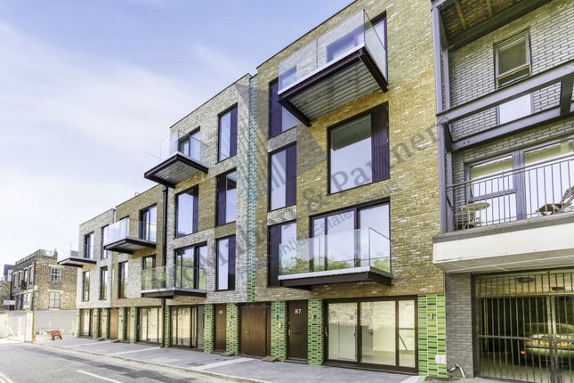 Flat for sale in County Street, Elephant &amp; Castle, London