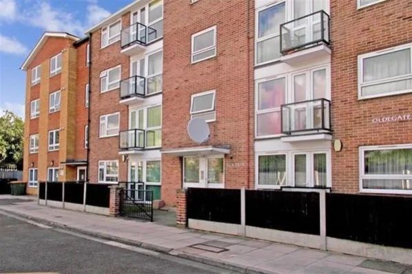 Flat for sale in Oldegate House, Victoria Avenue, London