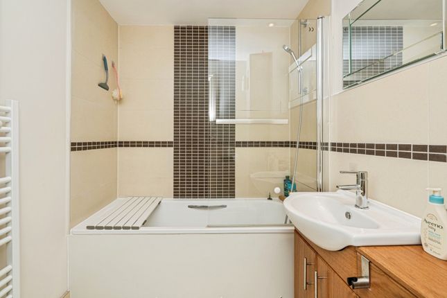 Flat 5 Churchill House,, Crouch Oak Lane, Surrey photo 2