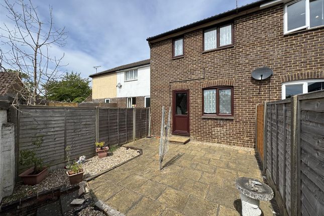 13, Melrose Close, Swindon photo 3