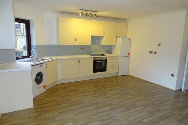 Flat to rent in Manor Square, Yeadon, Leeds, West Yorkshire