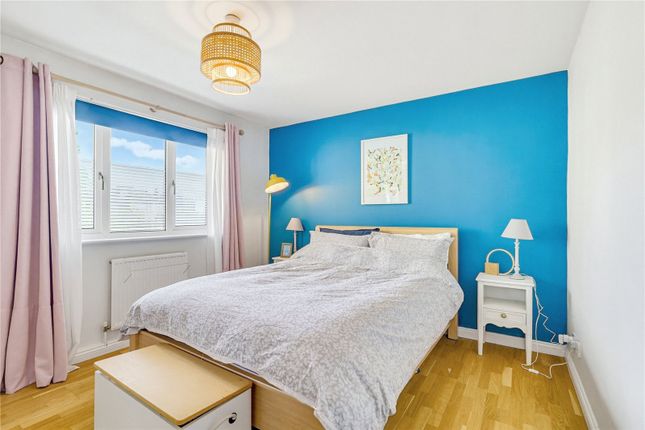 Flat 5, Venice Court, 70, St. James's Drive, London photo 2