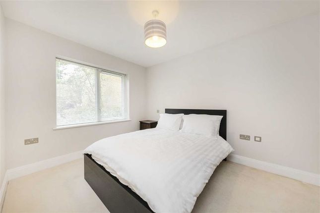 Flat for sale in Flutemakers Mews, London