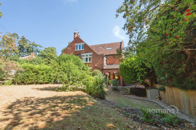 Flat 5, Roscommon, 34, Brackendale Road, Surrey photo 3