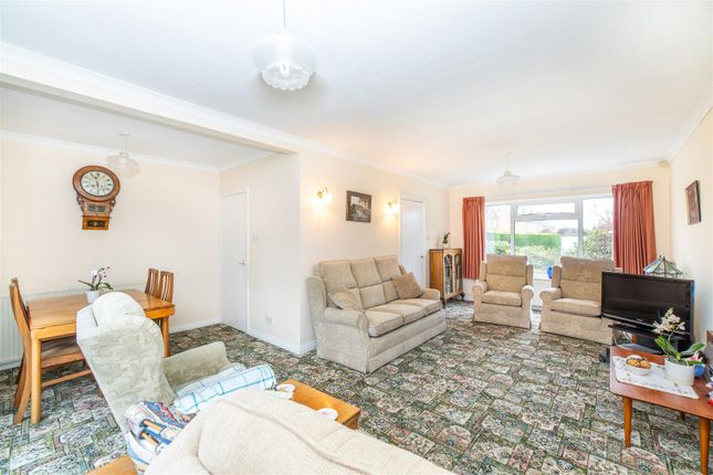 24, Morwick Grove, Leeds photo 4