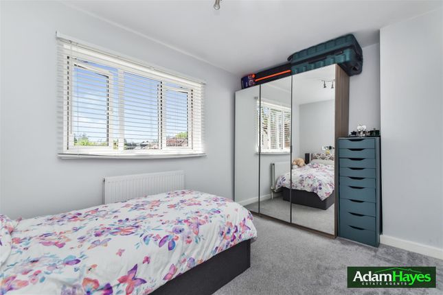 12B, Woodside Lane, London photo 4