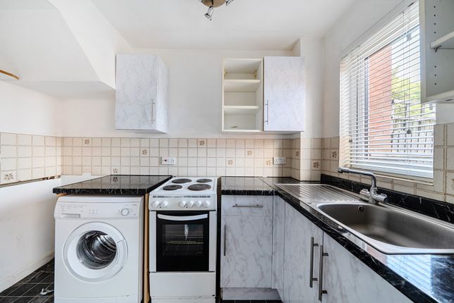 29, Vicarage Close, Middlesex photo 4